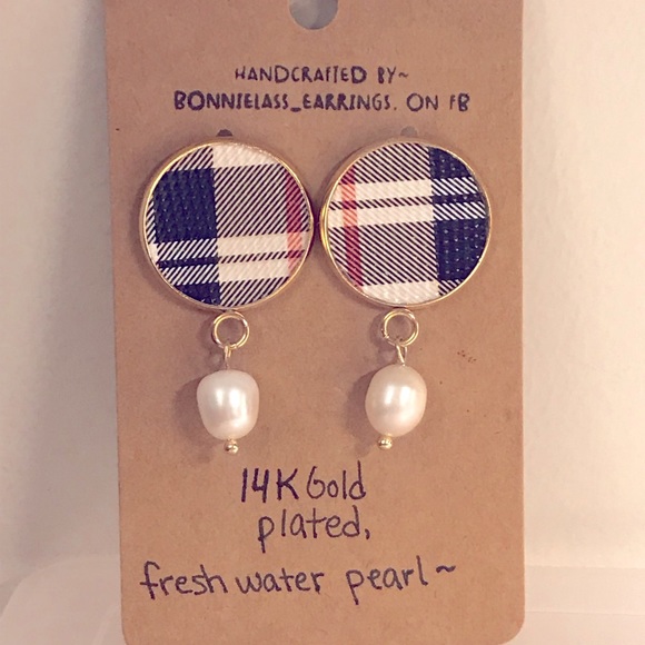 Handcrafted, gold plated, freshwater pearl earrings - Picture 1 of 1